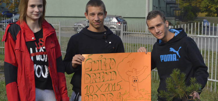Święto Drzewa 10.10.2015 r. w ZSP nr 4 Święto Drzewa 10.10.2015 r. w ZSP nr 4