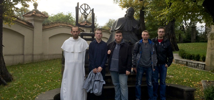 Maturzyści na pielgrzymce Maturzyści na pielgrzymce