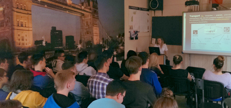 Logistyka: Spotkanie i wykład Pani oficer marynarki handlowej Iwony Markowskiej Logistyka: Spotkanie i wykład Pani oficer marynarki handlowej Iwony Markowskiej