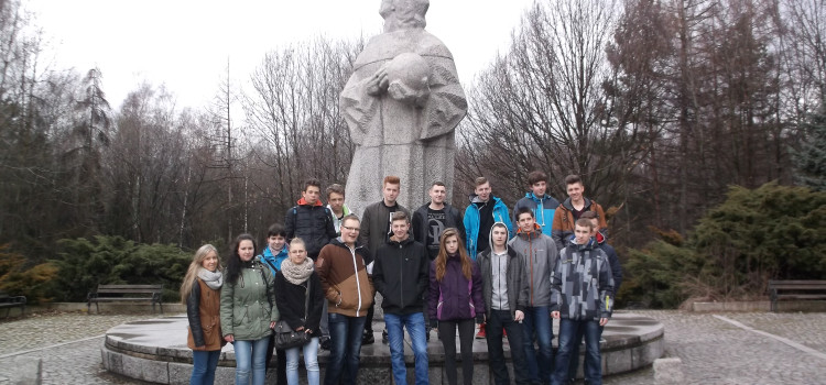 Klasy I AM i ID na pierwszej wiosennej wycieczce edukacyjnej do Planetarium Klasy I AM i ID na pierwszej wiosennej wycieczce edukacyjnej do Planetarium