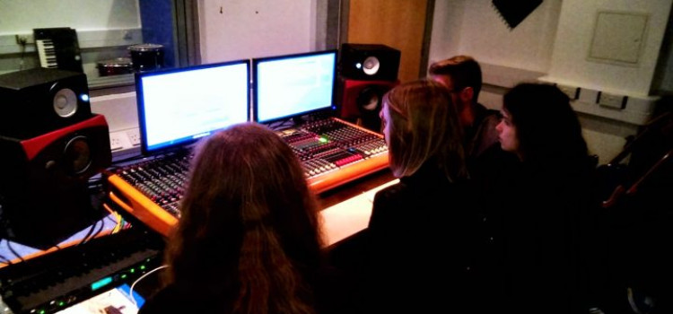 Realizatorzy nagrań stworzyli własne wersje przeboju Katy Perry – Konkurs na najlepszą wersję!!! Realizatorzy nagrań stworzyli własne wersje przeboju Katy Perry – Konkurs na najlepszą wersję!!!