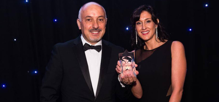 Nasz partner ETN ze statuetką najlepszej firmy zapewniającej praktyki na świecie !!! Nasz partner ETN ze statuetką najlepszej firmy zapewniającej praktyki na świecie !!!