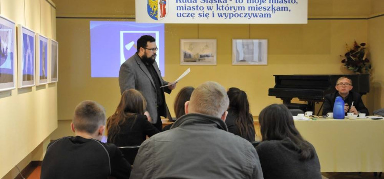 25 IV w Muzeum Miejskim im. Maksymiliana Chroboka odbył się finał XXV edycji Konkursu Wiedzy o Rudzie Śląskiej 25 IV w Muzeum Miejskim im. Maksymiliana Chroboka odbył się finał XXV edycji Konkursu Wiedzy o Rudzie Śląskiej