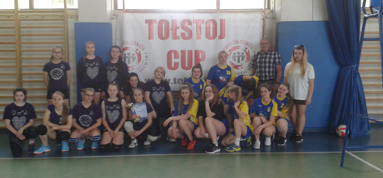 W ramach festynu szkolnego w ZSP 4 katedra wychowania fizycznego przygotował turniej siatkówki dla gimnazjalistek W ramach festynu szkolnego w ZSP 4 katedra wychowania fizycznego przygotował turniej siatkówki dla gimnazjalistek