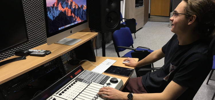 Sprzęt w studio nagrań i pracowni! Sprzęt w studio nagrań i pracowni!