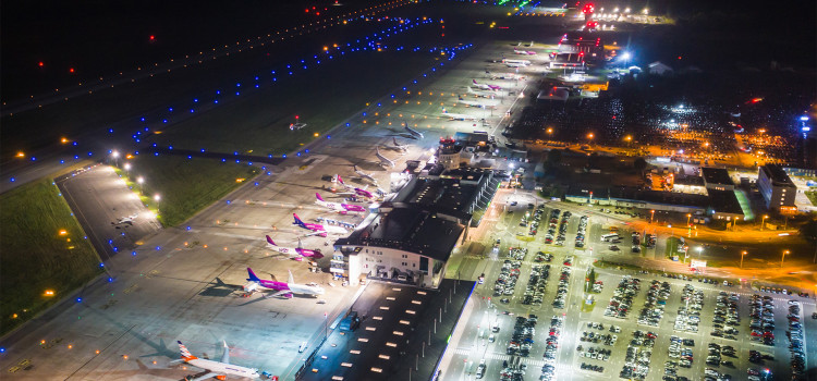Dostępna jest nowa tapeta kalendarzowa Katowice Airport na pulpity Waszych komputerów Dostępna jest nowa tapeta kalendarzowa Katowice Airport na pulpity Waszych komputerów