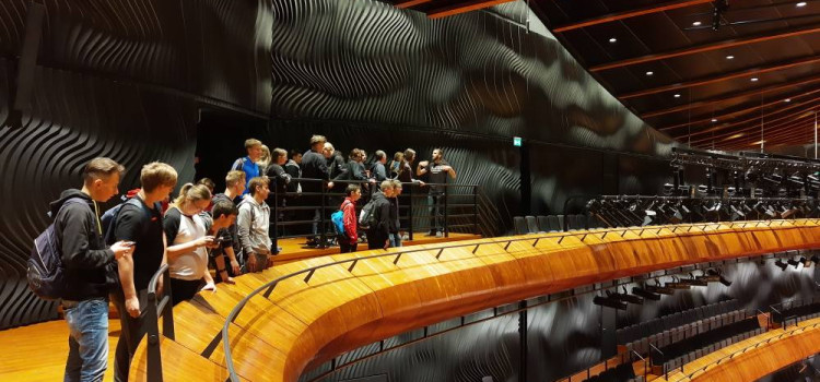 16.10.2019 r. uczniowie klas 2-4 o profilu realizacja nagrań i nagłośnień uczestniczyli w organizacji Konkursu Piosenki Pozytywnej i Pozytywnego Słowa w MDK w Rudzie Śląskiej 16.10.2019 r. uczniowie klas 2-4 o profilu realizacja nagrań i nagłośnień uczestniczyli w organizacji Konkursu Piosenki Pozytywnej i Pozytywnego Słowa w MDK w Rudzie Śląskiej