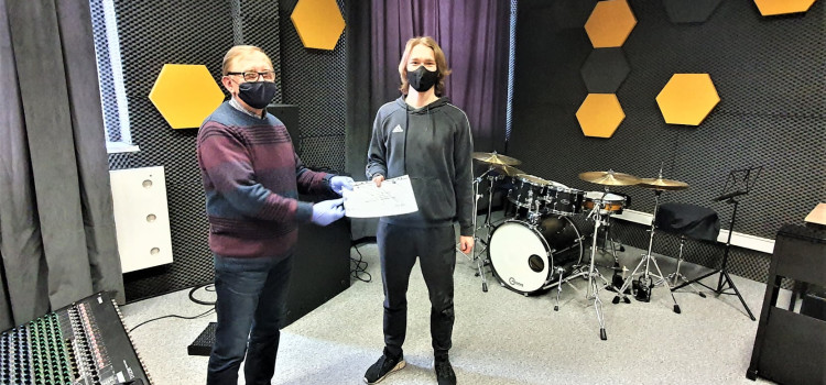 Uczniowie realizacji nagrań i nagłośnień otrzymali certyfikaty Avid Pro-Tools!!! Uczniowie realizacji nagrań i nagłośnień otrzymali certyfikaty Avid Pro-Tools!!!