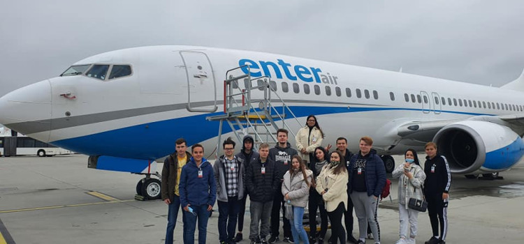 Klasa 3 STg dzisiejsze zajęcia lekcyjne miała prowadzone na lotnisku Katowice Airport Klasa 3 STg dzisiejsze zajęcia lekcyjne miała prowadzone na lotnisku Katowice Airport