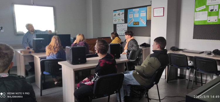 Zapraszamy przyszłych absolwentów szkół podstawowych do odwiedzania naszej szkoły Zapraszamy przyszłych absolwentów szkół podstawowych do odwiedzania naszej szkoły