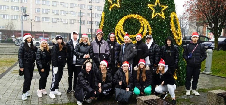 W dniu 6.12.2022 r. uczniowie naszej wzięli udział w ” Biegu Mikołajów” W dniu 6.12.2022 r. uczniowie naszej wzięli udział w ” Biegu Mikołajów”