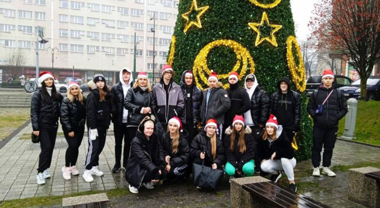 W dniu 6.12.2022 r. uczniowie naszej wzięli udział w ” Biegu Mikołajów”