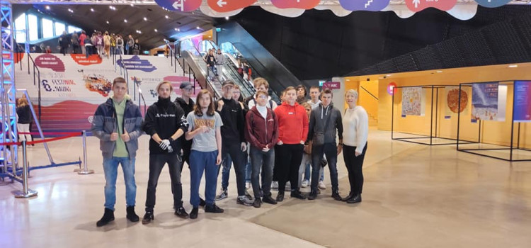 Uczniowie klas 4 technikum uczestniczyli w Śląski Festiwal Nauki Katowice Uczniowie klas 4 technikum uczestniczyli w Śląski Festiwal Nauki Katowice