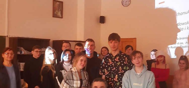 W naszej szkole odbyło się spotkanie trzech tradycji- żydowskiej, grekokatolickiej i rzymskokatolickiej (relacja fotograficzna) W naszej szkole odbyło się spotkanie trzech tradycji- żydowskiej, grekokatolickiej i rzymskokatolickiej (relacja fotograficzna)