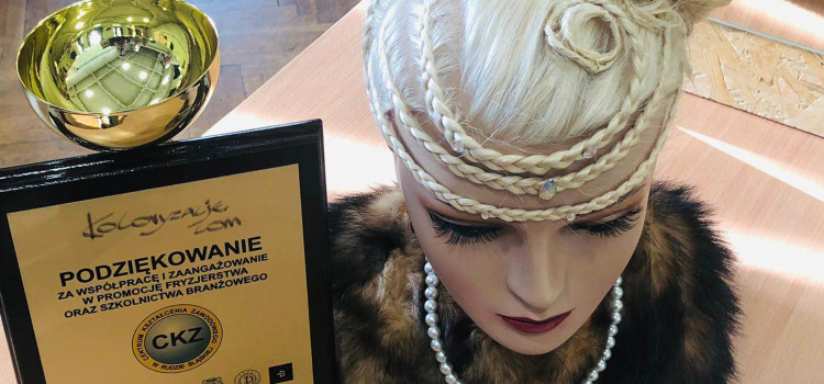 Uczennica naszej szkoły Simona Kubicka z klasy 3e/f zdobyła trzecie miejsce w Ogólnopolskim Konkursie Fryzjerskim Juniorów Uczennica naszej szkoły Simona Kubicka z klasy 3e/f zdobyła trzecie miejsce w Ogólnopolskim Konkursie Fryzjerskim Juniorów