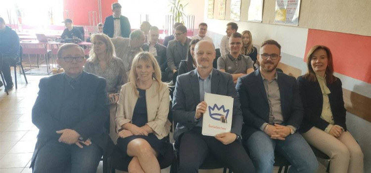 Uroczyście pożegnaliśmy maturalne klasy Uroczyście pożegnaliśmy maturalne klasy