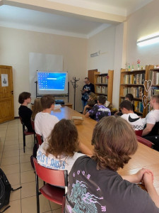 W piątek 08.09.2023 r. W Wojewódzkiej Bibliotece Pedagogicznej w Rudzie Śląskiej odbyło się Narodowe Czytanie “Nad Niemnem”. W akcji tej uczestniczyli uczniowie naszej szkoły