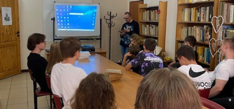 W piątek 08.09.2023 r. W Wojewódzkiej Bibliotece Pedagogicznej w Rudzie Śląskiej odbyło się Narodowe Czytanie „Nad Niemnem”. W akcji tej uczestniczyli uczniowie naszej szkoły W piątek 08.09.2023 r. W Wojewódzkiej Bibliotece Pedagogicznej w Rudzie Śląskiej odbyło się Narodowe Czytanie „Nad Niemnem”. W akcji tej uczestniczyli uczniowie naszej szkoły