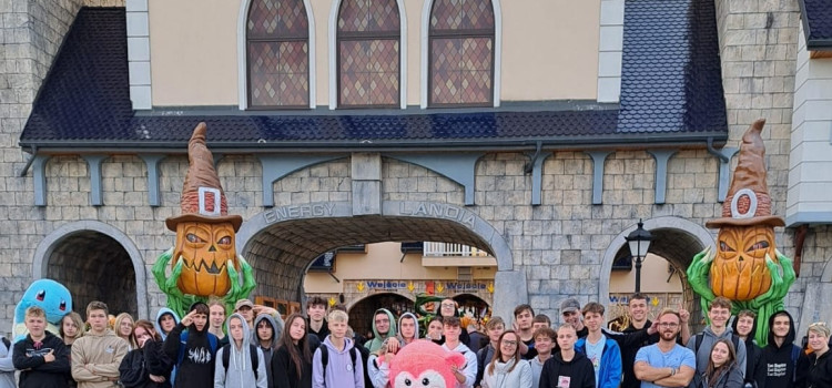 5.10.2023 r. uczniowie Tołstoja uczestniczyli w wycieczce do Energylandii