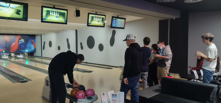 Tołstoj-owe klasy 2DS i 1ab, spotkały się w Plazie na sportowym Dniu Chłopaka oraz sportowej integracji Tołstoj-owe klasy 2DS i 1ab, spotkały się w Plazie na sportowym Dniu Chłopaka oraz sportowej integracji