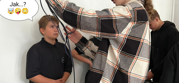 Szkolenie z obsługi sprzętu nagłośnieniowego w Szkole Podstawowej nr 20 w Rudzie Śląskiej Szkolenie z obsługi sprzętu nagłośnieniowego w Szkole Podstawowej nr 20 w Rudzie Śląskiej