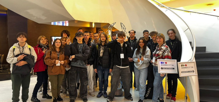 Nasi uczniowie mieli niezwykłą okazję uczestniczyć w warsztatach dźwiękowych, w ramach Międzynarodowego Festiwalu Producentów Muzycznych „SOUNDEDIT’24” Nasi uczniowie mieli niezwykłą okazję uczestniczyć w warsztatach dźwiękowych, w ramach Międzynarodowego Festiwalu Producentów Muzycznych „SOUNDEDIT’24”