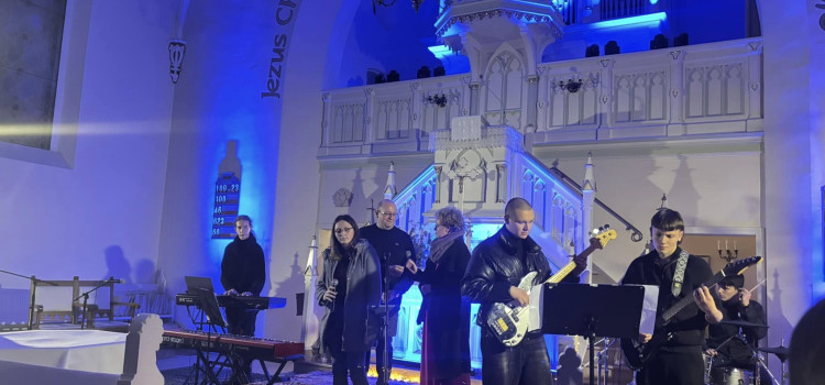 Uczniowie i nauczyciele kierunku technik realizacji nagrań uczestniczyli w II Rudzkim Kolędowaniu w kościele Ewangelicko-Augsburski na Wirku Uczniowie i nauczyciele kierunku technik realizacji nagrań uczestniczyli w II Rudzkim Kolędowaniu w kościele Ewangelicko-Augsburski na Wirku