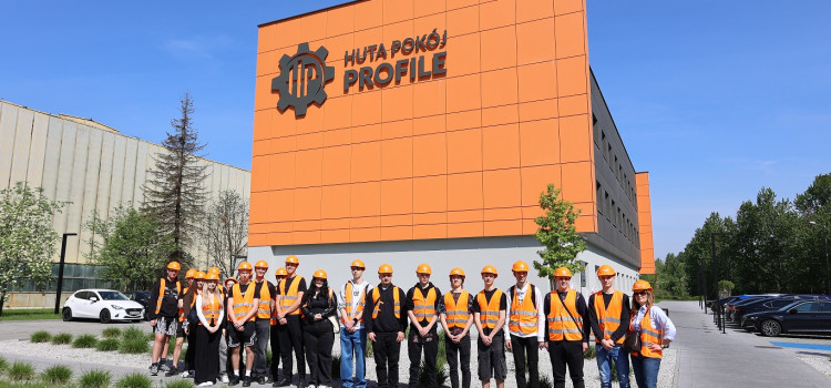 W dniu 29.04.2025r. mieliśmy przyjemność zwiedzić jedną z hal produkcyjnych spółki Huta Pokój Profile W dniu 29.04.2025r. mieliśmy przyjemność zwiedzić jedną z hal produkcyjnych spółki Huta Pokój Profile
