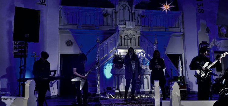 Uczniowie kierunku technik realizacji nagrań uczestniczyli w III Rudzkim Kolędowaniu w kościele ewangelicko-agsburskim na zabytkowym osiedlu Ficinus Uczniowie kierunku technik realizacji nagrań uczestniczyli w III Rudzkim Kolędowaniu w kościele ewangelicko-agsburskim na zabytkowym osiedlu Ficinus