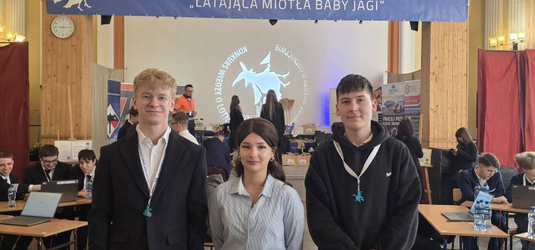 13 marca w piątek nasi uczniowie wywalczyli fantastyczne IV miejsce w 13 Ogólnopolskim Konkursie Wiedzy Lotniczej dla szkół średnich Latająca Miotła Baby Jagi. W zmaganiach brały udział 22 drużyny z całej Polski 13 marca w piątek nasi uczniowie wywalczyli fantastyczne IV miejsce w 13 Ogólnopolskim Konkursie Wiedzy Lotniczej dla szkół średnich Latająca Miotła Baby Jagi. W zmaganiach brały udział 22 drużyny z całej Polski